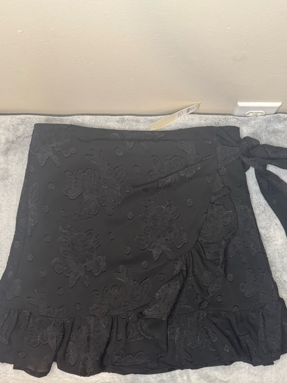 Francesca's Mi Ami Black Floral Jacquard Wrap Mini Skirt - Size Small